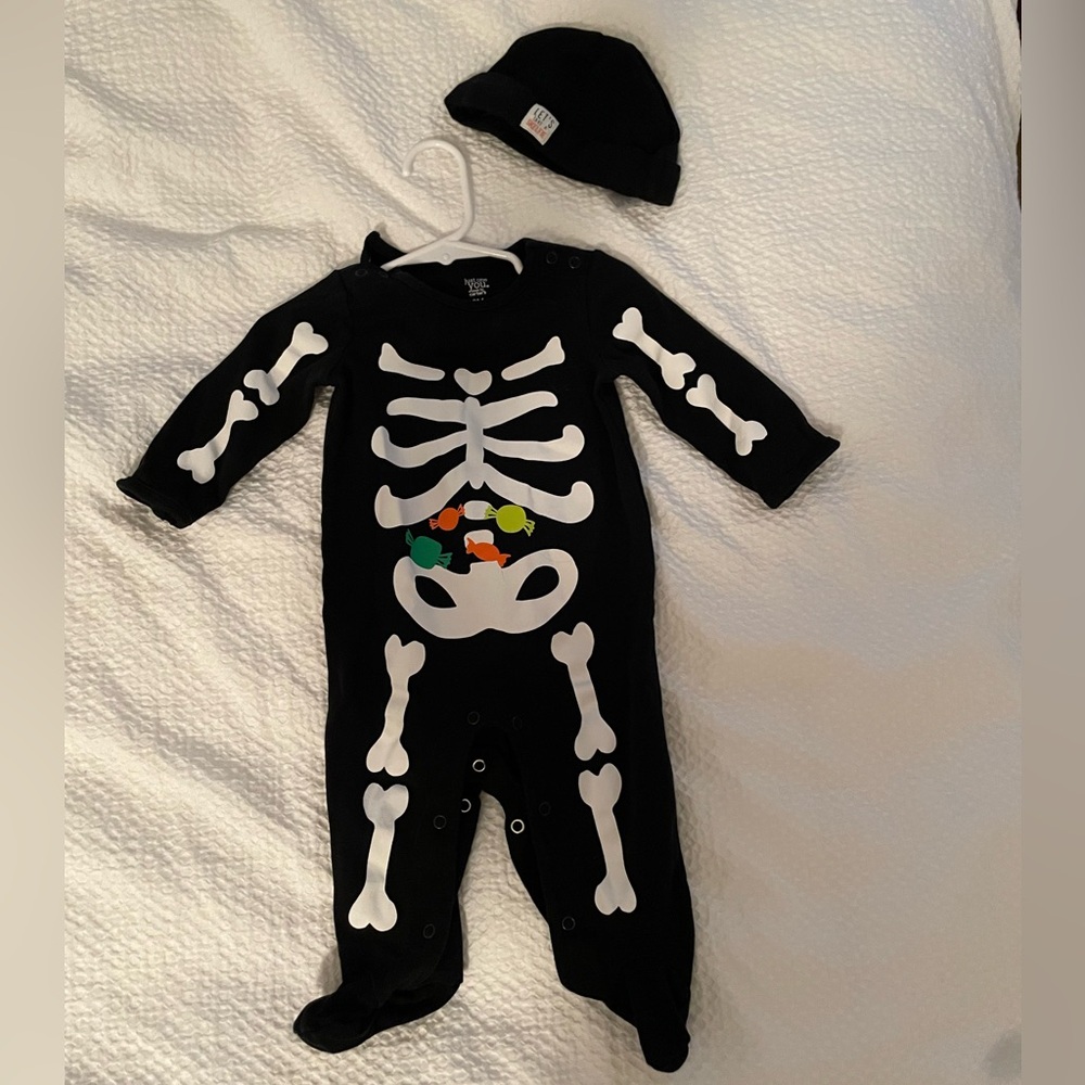 Halloween skeleton costume baby unisex 9 months like new